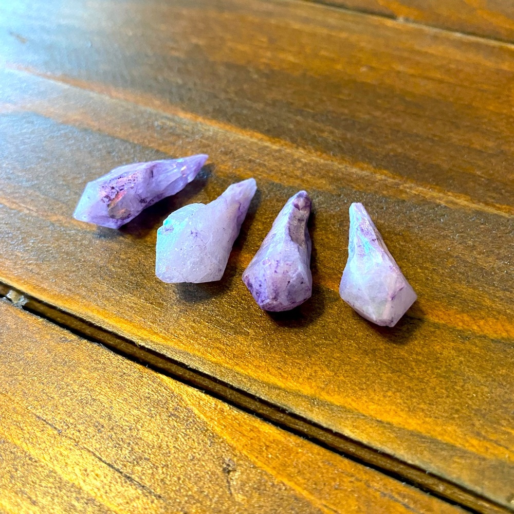 Lavender raw crystals